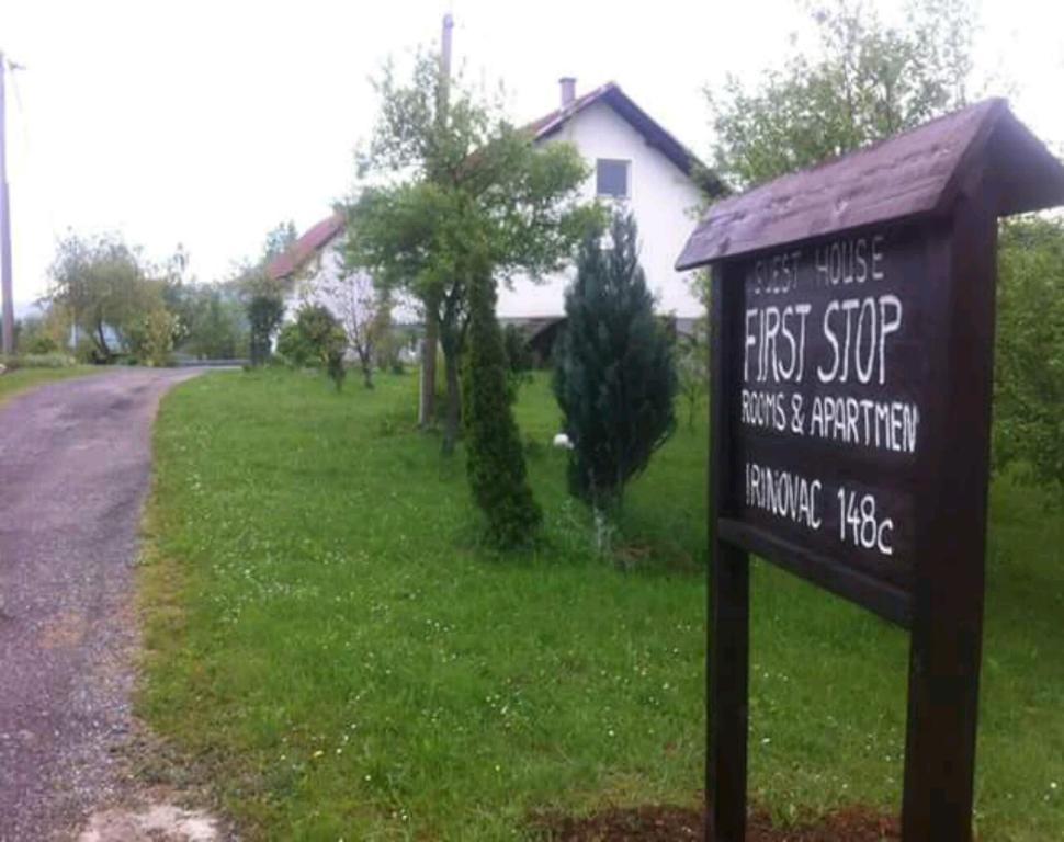 Guest House First Stop Rakovica Esterno foto