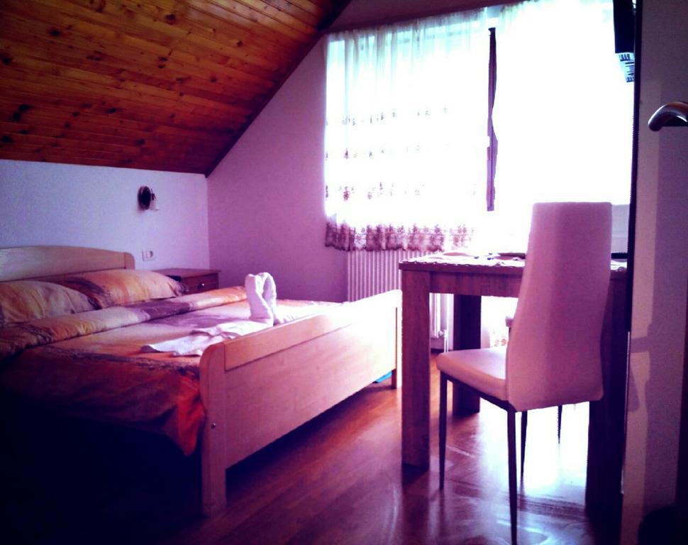 Guest House First Stop Rakovica Esterno foto