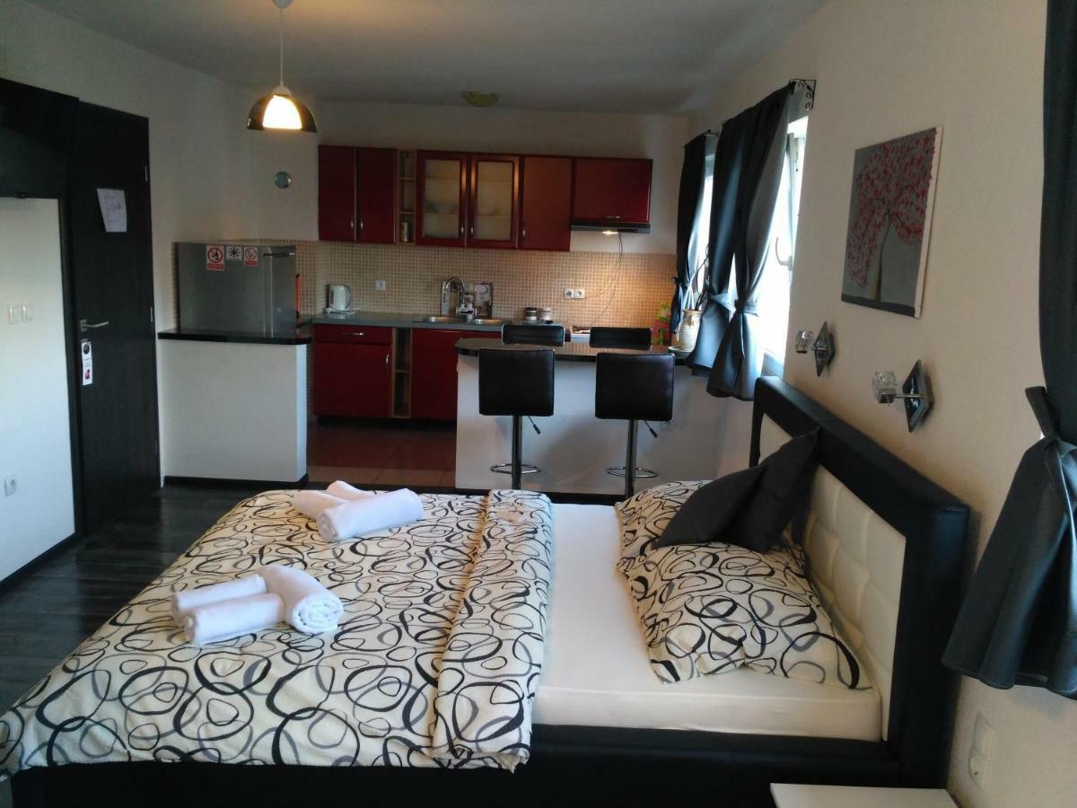 Guest House First Stop Rakovica Esterno foto