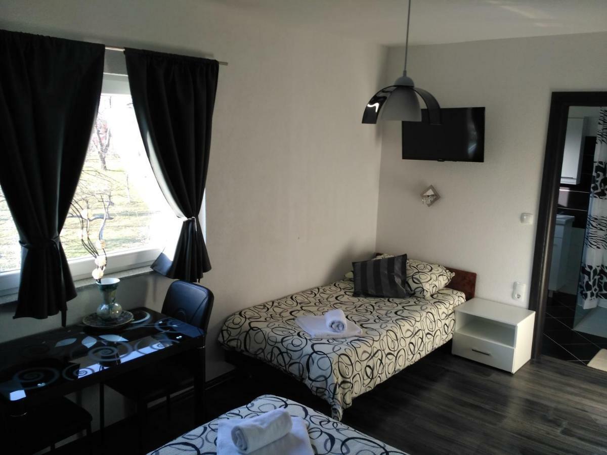 Guest House First Stop Rakovica Esterno foto