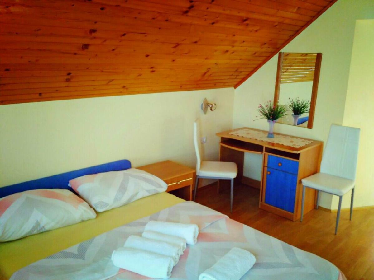 Guest House First Stop Rakovica Esterno foto
