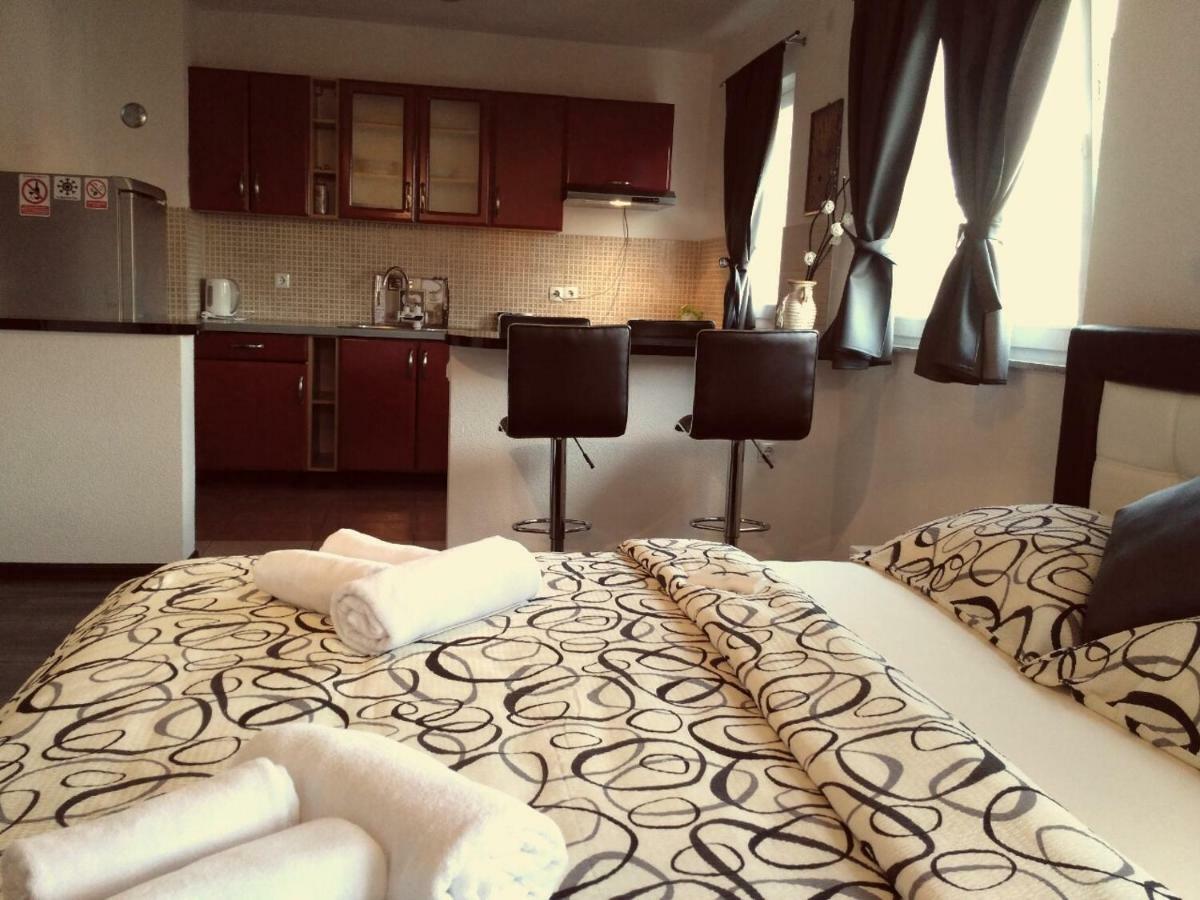 Guest House First Stop Rakovica Esterno foto