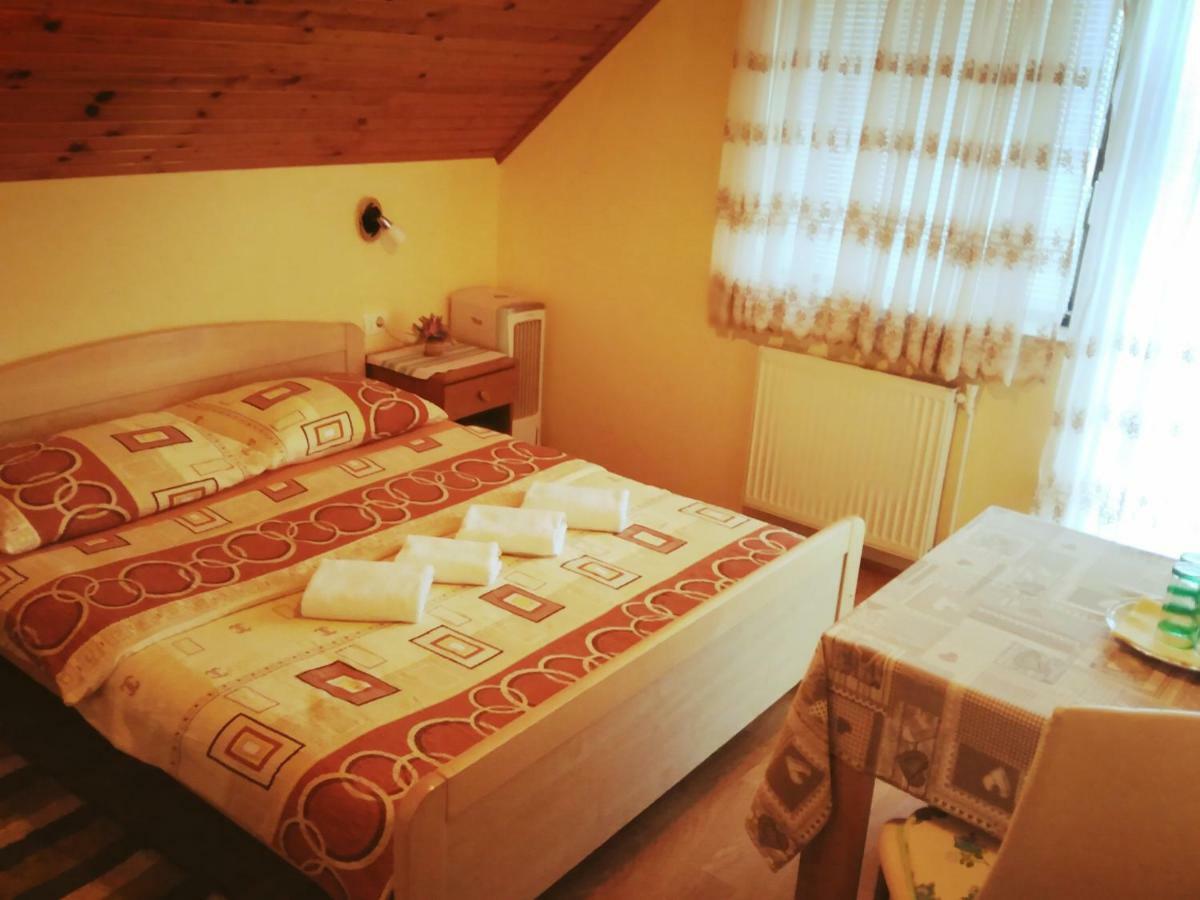 Guest House First Stop Rakovica Esterno foto
