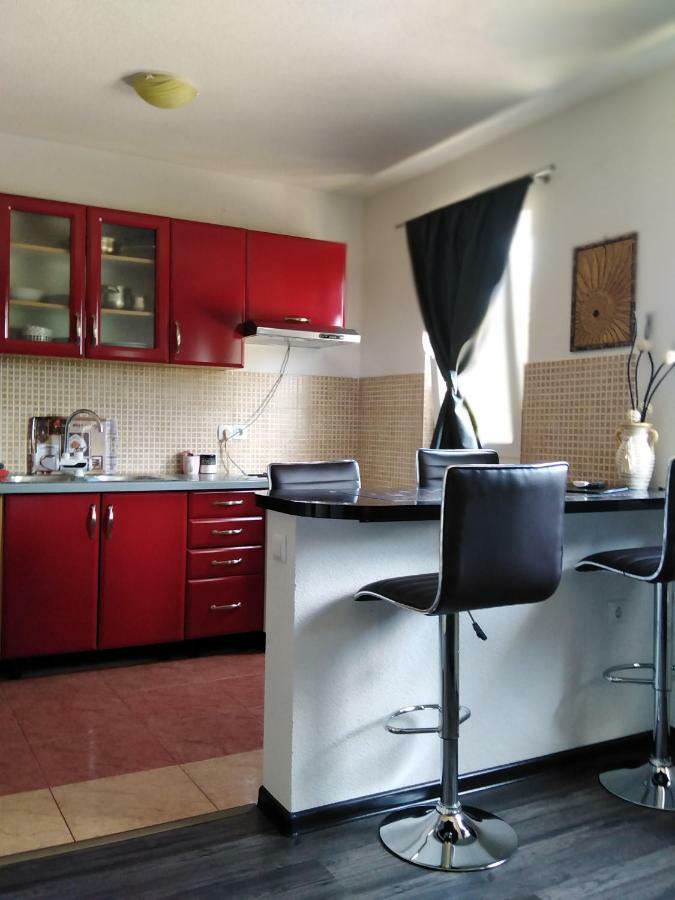 Guest House First Stop Rakovica Esterno foto
