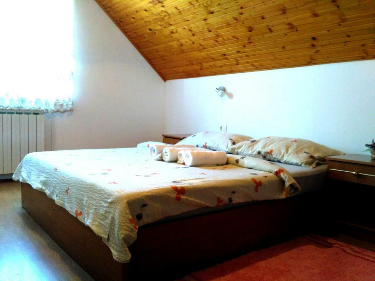 Guest House First Stop Rakovica Esterno foto