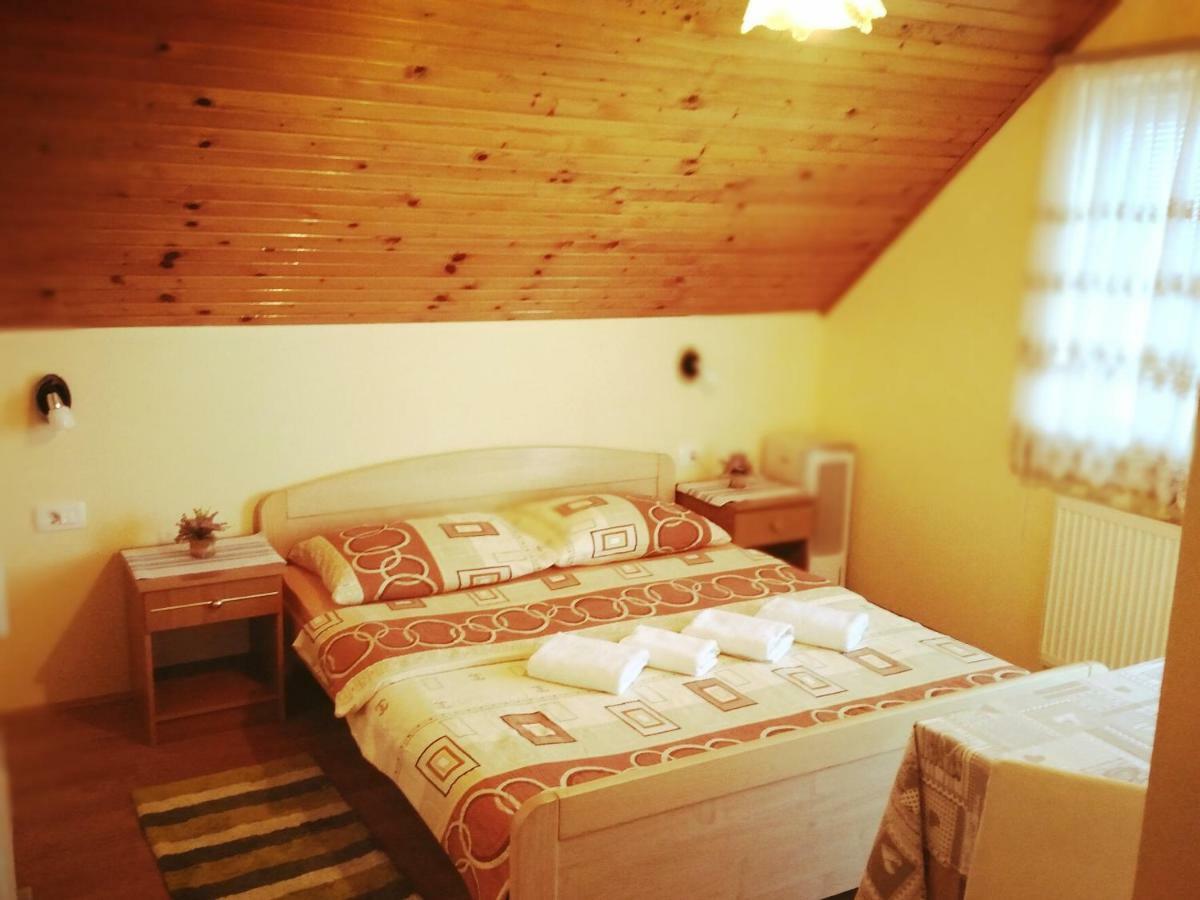 Guest House First Stop Rakovica Esterno foto