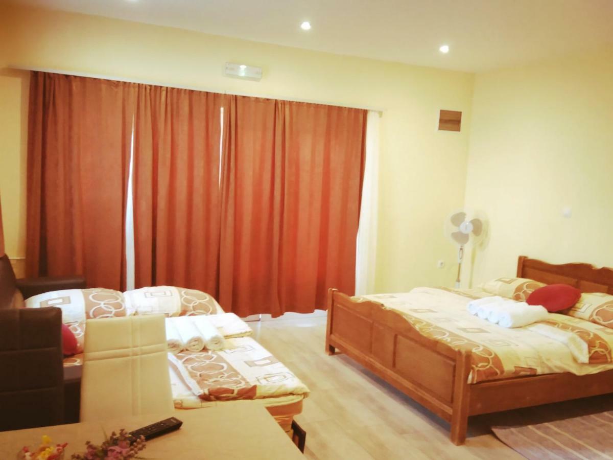 Guest House First Stop Rakovica Esterno foto