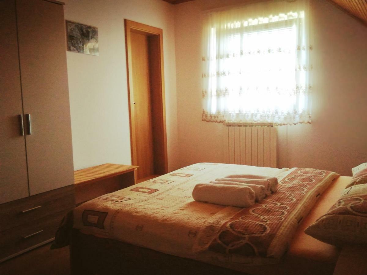 Guest House First Stop Rakovica Esterno foto